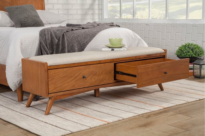 How to decorate a bedroom bench