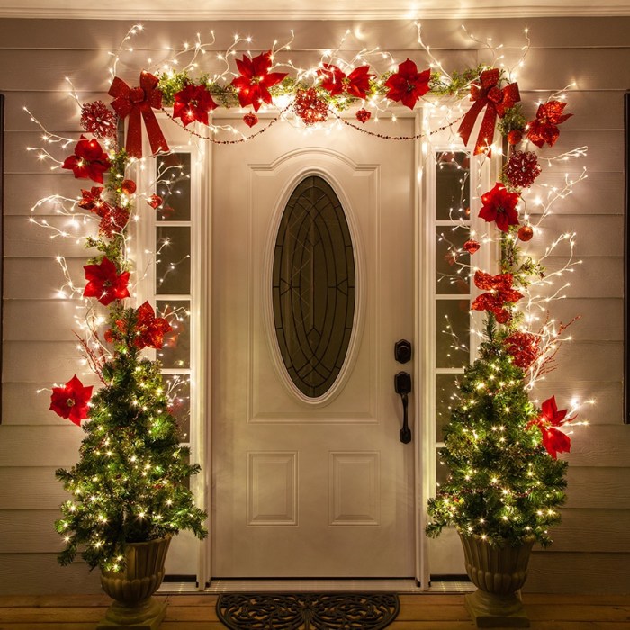 How to decorate your apartment door for christmas