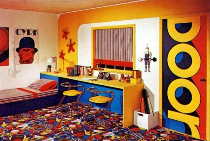 How to decorate a 1970s bedroom