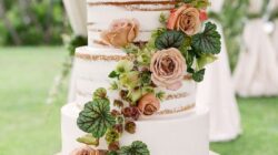 How to decorate wedding cakes