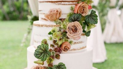 How to decorate wedding cakes