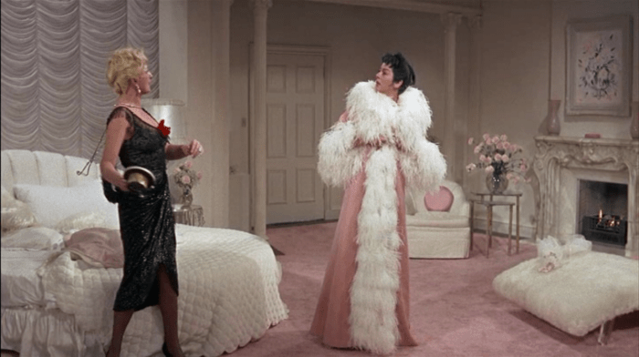 Does auntie mame decorate her apartment a lot