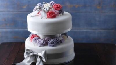 How to decorate wedding cake using fondant icing