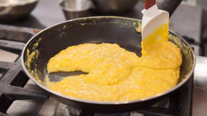 How to cook eggs the french style