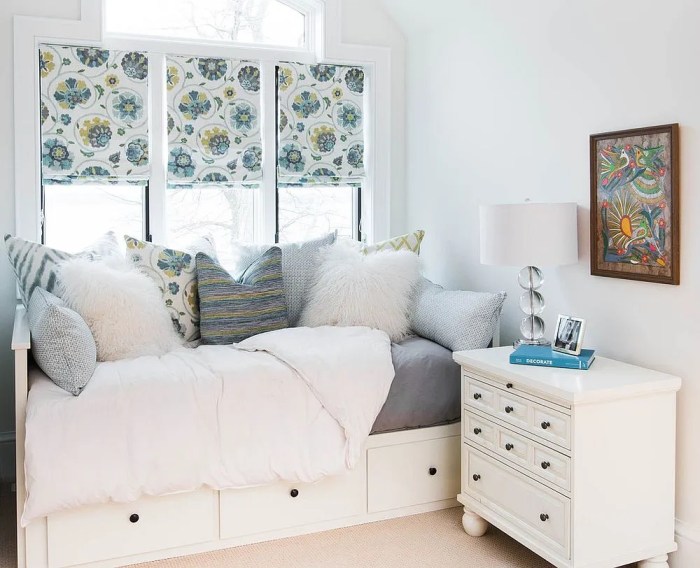 How to decorate small guest room