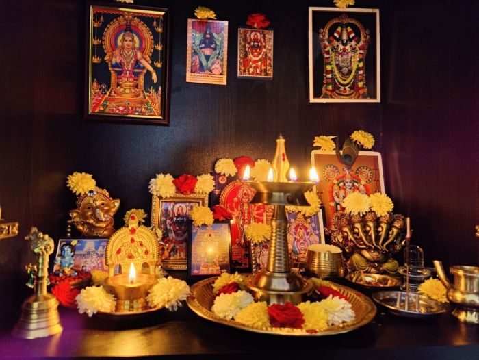 How to decorate pooja room with flowers