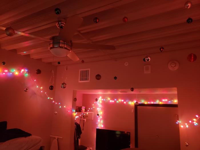 How to decorate my dorm room for christmas